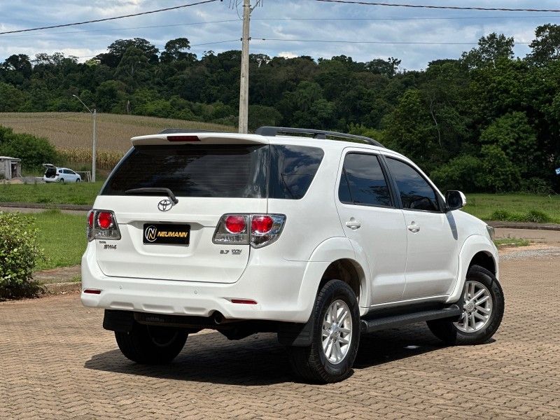 Toyota HILUX SW4 SR 2.7 2015 NEUMANN VEÍCULOS ARROIO DO MEIO / Carros no Vale Toyota HILUX SW4 SR 2.7 2015 NEUMANN VEÍCULOS ARROIO DO MEIO / Carros no Vale