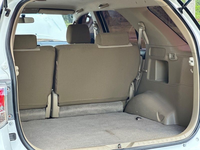 Toyota HILUX SW4 SR 2.7 2015 NEUMANN VEÍCULOS ARROIO DO MEIO / Carros no Vale Toyota HILUX SW4 SR 2.7 2015 NEUMANN VEÍCULOS ARROIO DO MEIO / Carros no Vale