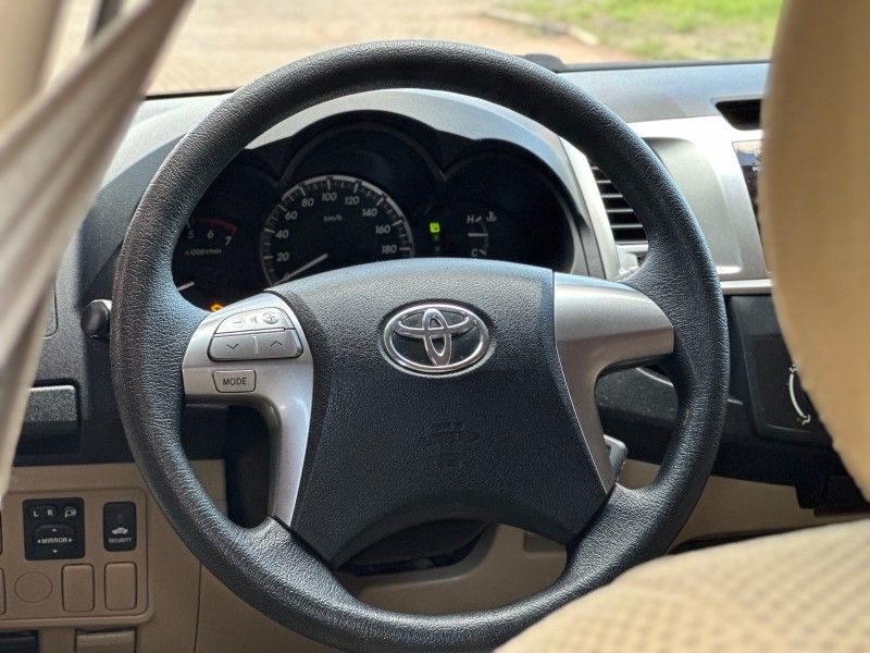Toyota HILUX SW4 SR 2.7 2015 NEUMANN VEÍCULOS ARROIO DO MEIO / Carros no Vale Toyota HILUX SW4 SR 2.7 2015 NEUMANN VEÍCULOS ARROIO DO MEIO / Carros no Vale