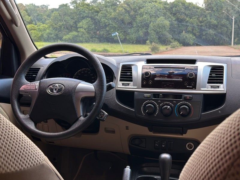 Toyota HILUX SW4 SR 2.7 2015 NEUMANN VEÍCULOS ARROIO DO MEIO / Carros no Vale Toyota HILUX SW4 SR 2.7 2015 NEUMANN VEÍCULOS ARROIO DO MEIO / Carros no Vale