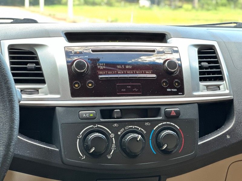 Toyota HILUX SW4 SR 2.7 2015 NEUMANN VEÍCULOS ARROIO DO MEIO / Carros no Vale Toyota HILUX SW4 SR 2.7 2015 NEUMANN VEÍCULOS ARROIO DO MEIO / Carros no Vale