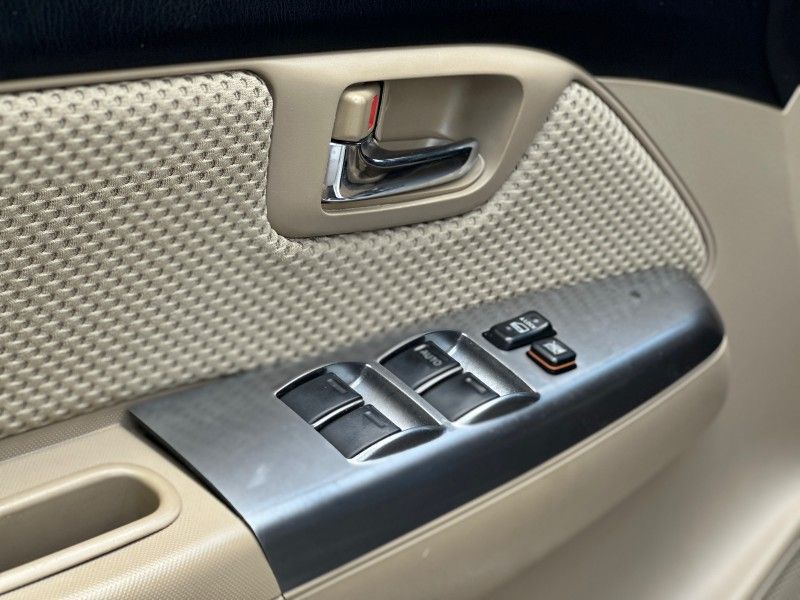 Toyota HILUX SW4 SR 2.7 2015 NEUMANN VEÍCULOS ARROIO DO MEIO / Carros no Vale Toyota HILUX SW4 SR 2.7 2015 NEUMANN VEÍCULOS ARROIO DO MEIO / Carros no Vale