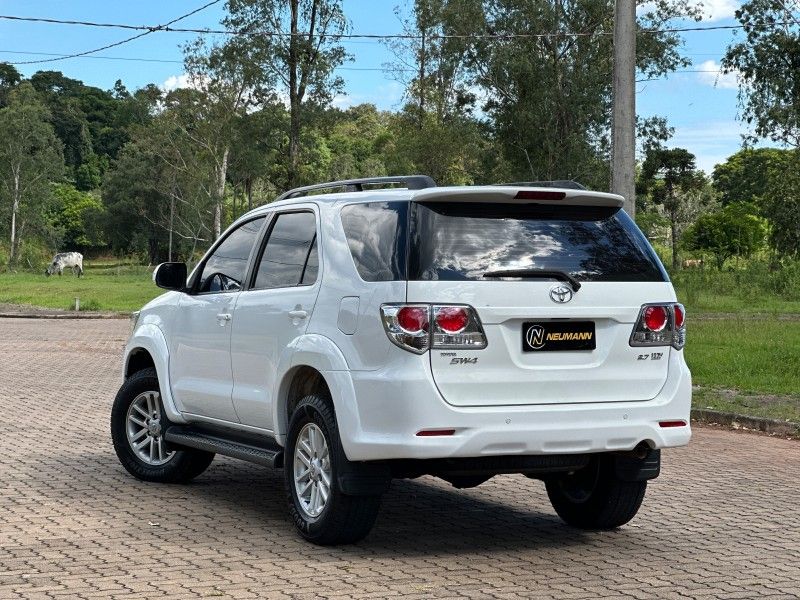 Toyota HILUX SW4 SR 2.7 2015 NEUMANN VEÍCULOS ARROIO DO MEIO / Carros no Vale Toyota HILUX SW4 SR 2.7 2015 NEUMANN VEÍCULOS ARROIO DO MEIO / Carros no Vale