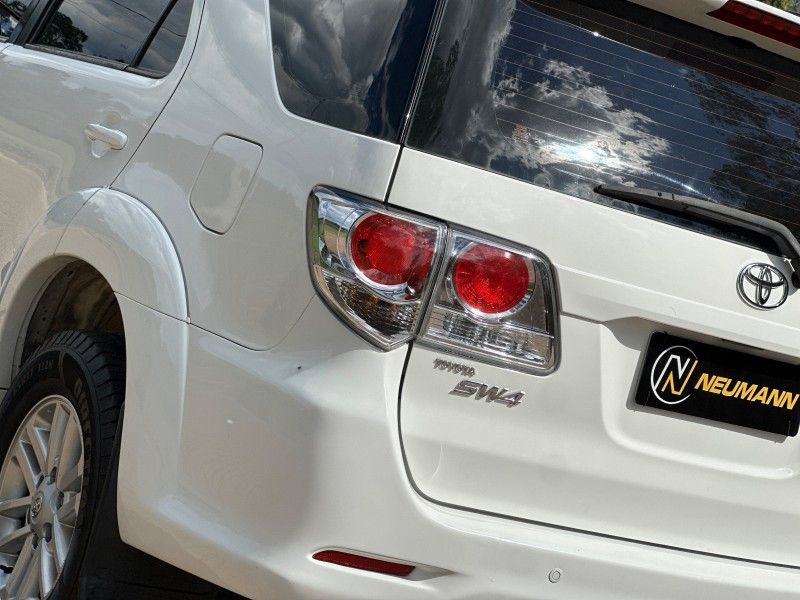 Toyota HILUX SW4 SR 2.7 2015 NEUMANN VEÍCULOS ARROIO DO MEIO / Carros no Vale Toyota HILUX SW4 SR 2.7 2015 NEUMANN VEÍCULOS ARROIO DO MEIO / Carros no Vale