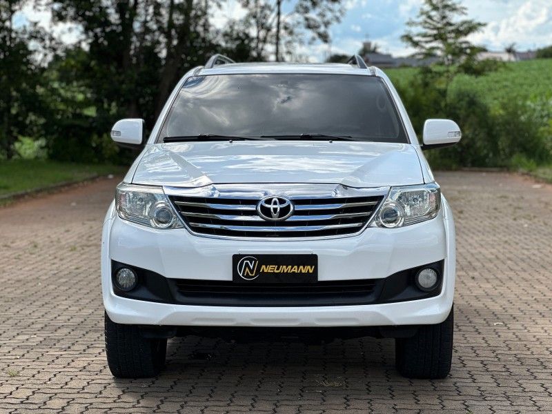 Toyota HILUX SW4 SR 2.7 2015 NEUMANN VEÍCULOS ARROIO DO MEIO / Carros no Vale Toyota HILUX SW4 SR 2.7 2015 NEUMANN VEÍCULOS ARROIO DO MEIO / Carros no Vale