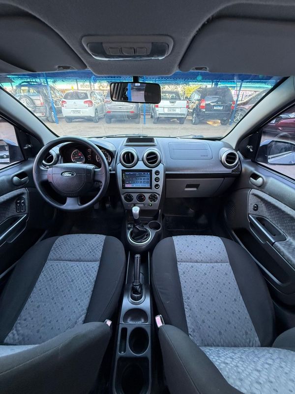 Ford FIESTA 1.0 8V 2014 FERREIRA VEÍCULOS VENÂNCIO AIRES / Carros no Vale
