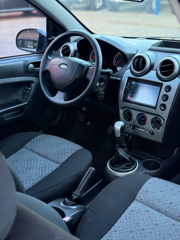 Ford FIESTA 1.0 8V 2014 FERREIRA VEÍCULOS VENÂNCIO AIRES / Carros no Vale