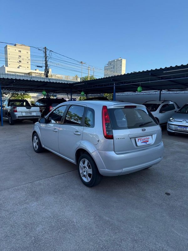 Ford FIESTA 1.0 8V 2014 FERREIRA VEÍCULOS VENÂNCIO AIRES / Carros no Vale