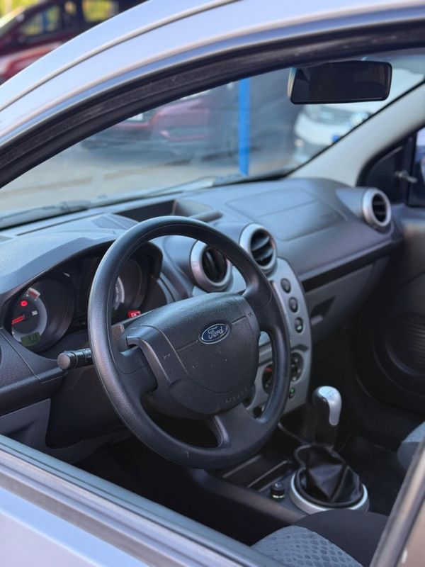 Ford FIESTA 1.0 8V 2014 FERREIRA VEÍCULOS VENÂNCIO AIRES / Carros no Vale