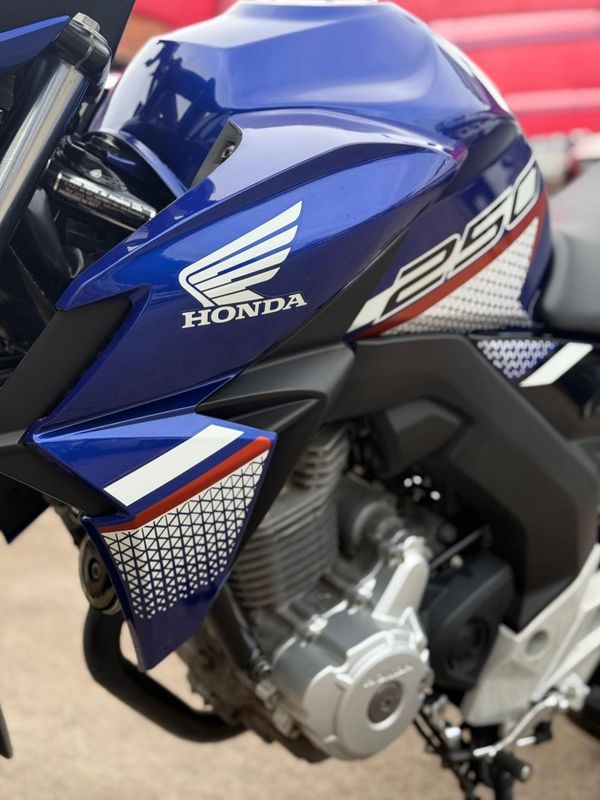 Honda Motos CB 250F TWISTER 2022 FERREIRA VEÍCULOS VENÂNCIO AIRES / Carros no Vale