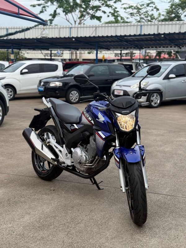 Honda Motos CB 250F TWISTER 2022 FERREIRA VEÍCULOS VENÂNCIO AIRES / Carros no Vale