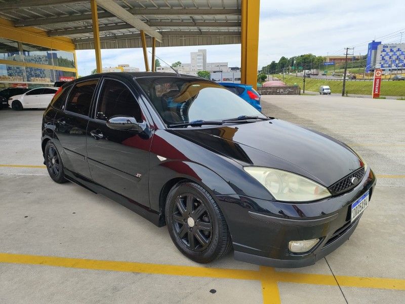 FORD FOCUS 2.0 GHIA 16V 2005/2006 HUBNER MULTIMARCAS FARROUPILHA / Carros no Vale
