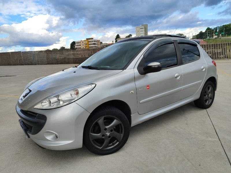 PEUGEOT 207 1.4 QUIKSILVER 8V 2009/2010 HUBNER MULTIMARCAS FARROUPILHA / Carros no Vale