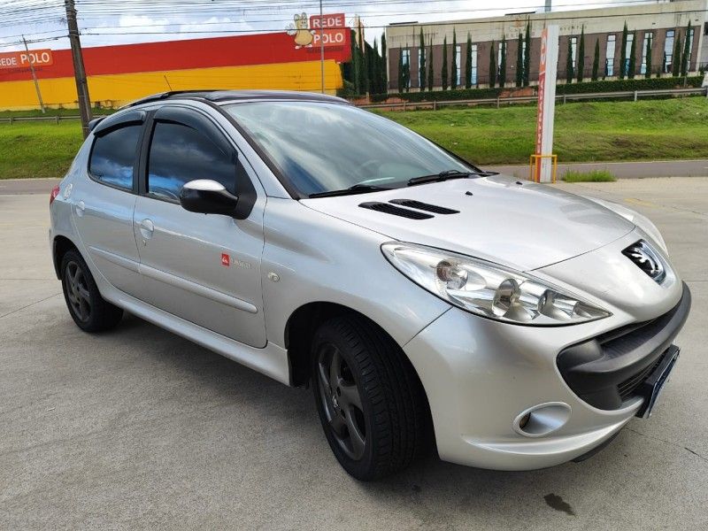 PEUGEOT 207 1.4 QUIKSILVER 8V 2009/2010 HUBNER MULTIMARCAS FARROUPILHA / Carros no Vale