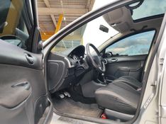 PEUGEOT 207 1.4 QUIKSILVER 8V 2009/2010 HUBNER MULTIMARCAS FARROUPILHA / Carros no Vale