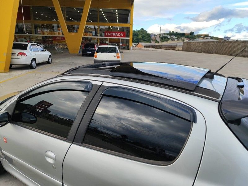PEUGEOT 207 1.4 QUIKSILVER 8V 2009/2010 HUBNER MULTIMARCAS FARROUPILHA / Carros no Vale