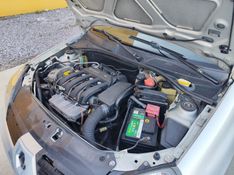 RENAULT CLIO 1.6 PRIVILÉGE SEDAN 16V 2008/2009 HUBNER MULTIMARCAS FARROUPILHA / Carros no Vale