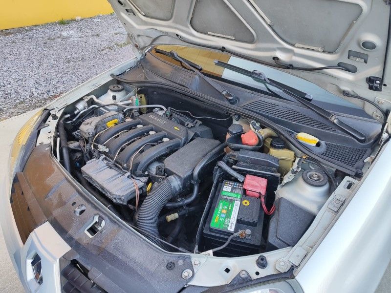 RENAULT CLIO 1.6 PRIVILÉGE SEDAN 16V 2008/2009 HUBNER MULTIMARCAS FARROUPILHA / Carros no Vale