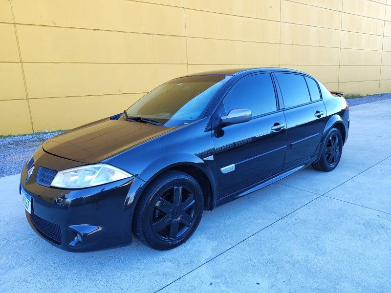 RENAULT MÉGANE 2.0 EXPRESSION SEDAN 16V 2010/2010 HUBNER MULTIMARCAS FARROUPILHA / Carros no Vale