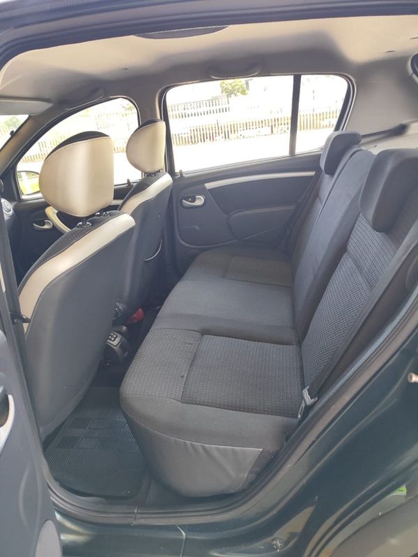 RENAULT SANDERO 1.6 STEPWAY 16V 2011/2011 HUBNER MULTIMARCAS FARROUPILHA / Carros no Vale