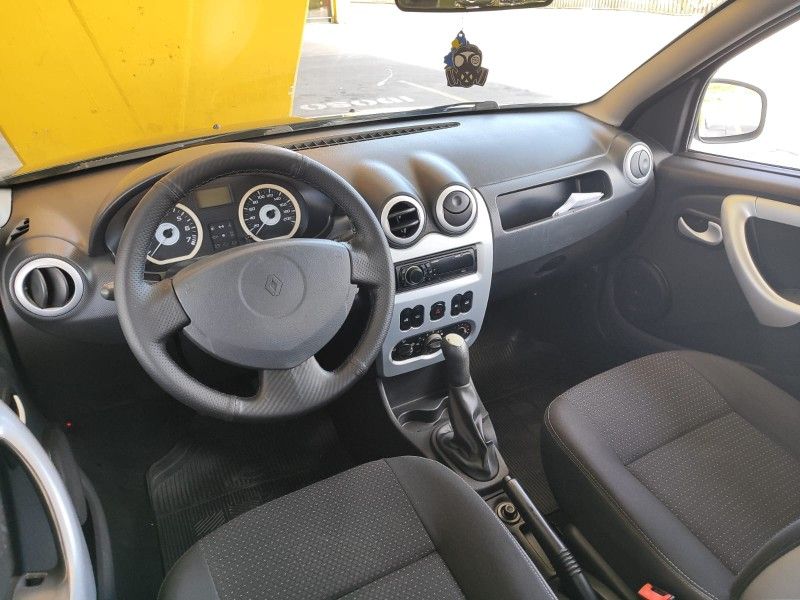 RENAULT SANDERO 1.6 STEPWAY 16V 2011/2011 HUBNER MULTIMARCAS FARROUPILHA / Carros no Vale