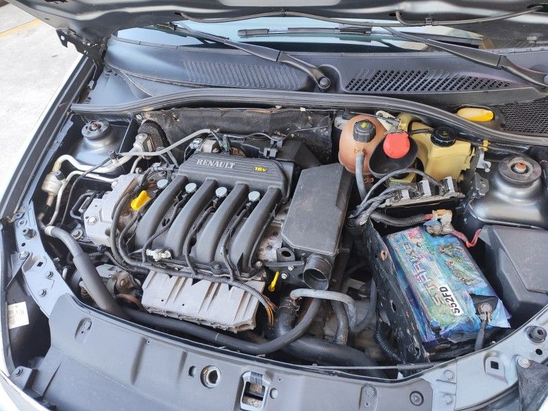 RENAULT SYMBOL 1.6 PRIVILÈGE 16V 2013/2013 HUBNER MULTIMARCAS FARROUPILHA / Carros no Vale