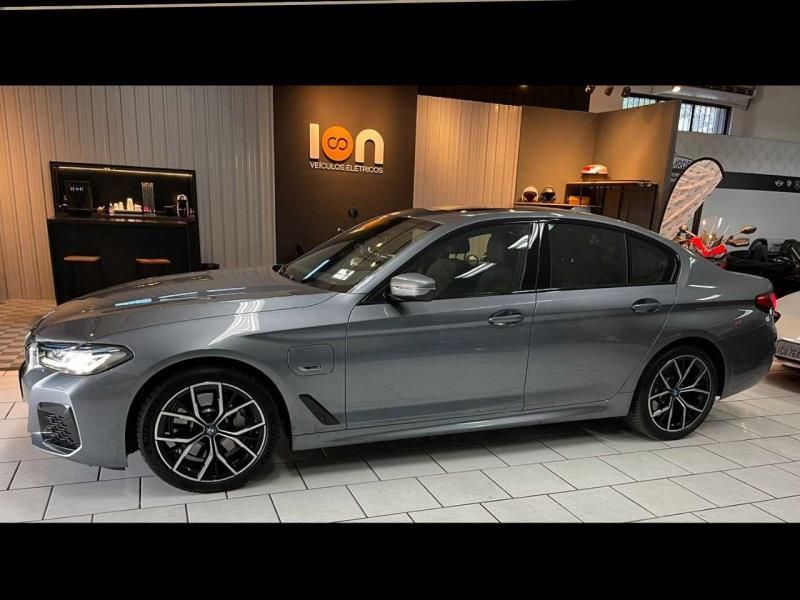 BMW 530E 2.0 16V TWINPOWER HÍBRIDO M SPORT AUTOMÁTICO 2022/2022 FÁBIO BERNARDES PORTO ALEGRE / Carros no Vale