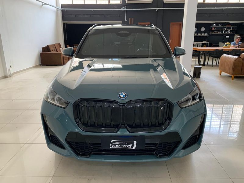 BMW IX1 ELÉTRICO XDRIVE30 M SPORT 2023/2024 FÁBIO BERNARDES PORTO ALEGRE / Carros no Vale