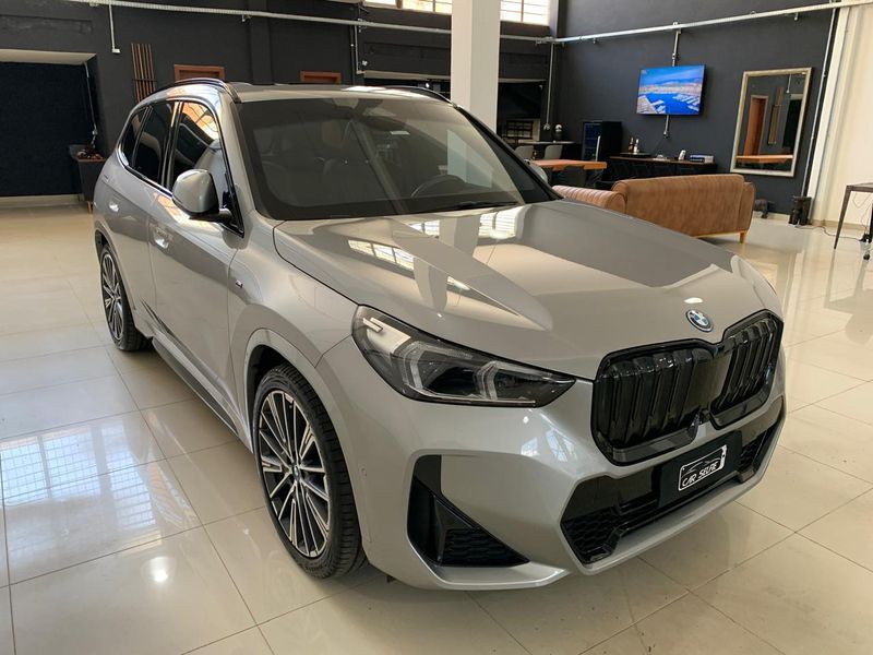 BMW IX1 ELÉTRICO XDRIVE30 M SPORT 2023/2024 FÁBIO BERNARDES PORTO ALEGRE / Carros no Vale