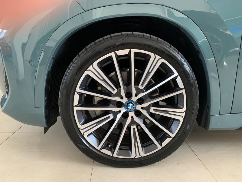 BMW IX1 ELÉTRICO XDRIVE30 M SPORT 2023/2024 FÁBIO BERNARDES PORTO ALEGRE / Carros no Vale
