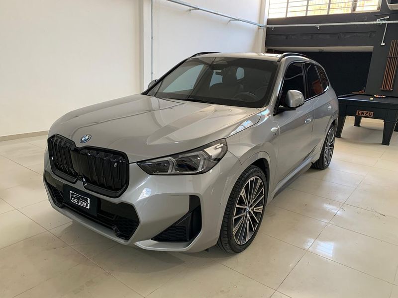 BMW IX1 ELÉTRICO XDRIVE30 M SPORT 2023/2024 FÁBIO BERNARDES PORTO ALEGRE / Carros no Vale