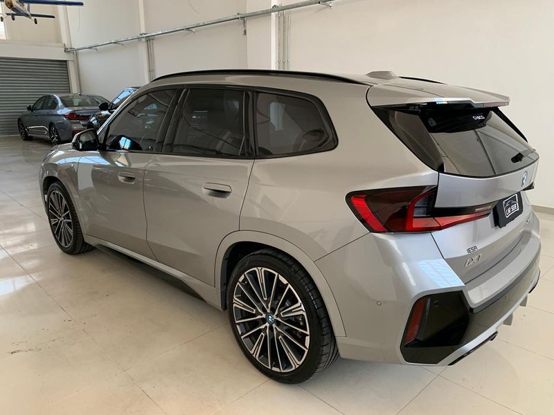 BMW IX1 ELÉTRICO XDRIVE30 M SPORT 2023/2024 FÁBIO BERNARDES PORTO ALEGRE / Carros no Vale