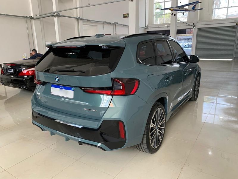 BMW IX1 ELÉTRICO XDRIVE30 M SPORT 2023/2024 FÁBIO BERNARDES PORTO ALEGRE / Carros no Vale