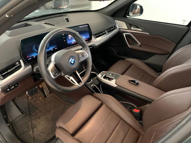 BMW IX1 ELÉTRICO XDRIVE30 M SPORT 2023/2024 FÁBIO BERNARDES PORTO ALEGRE / Carros no Vale