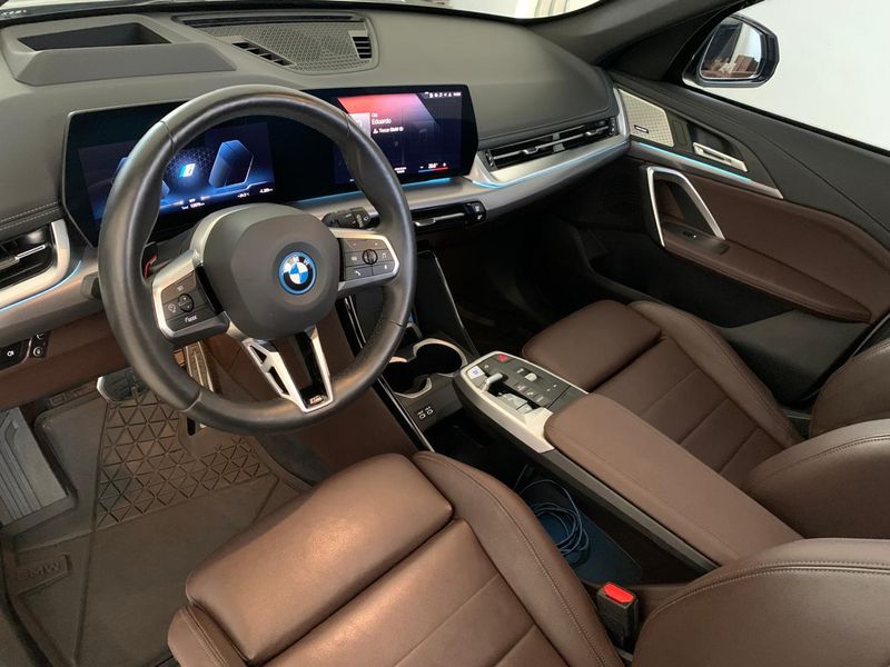 BMW IX1 ELÉTRICO XDRIVE30 M SPORT 2023/2024 FÁBIO BERNARDES PORTO ALEGRE / Carros no Vale