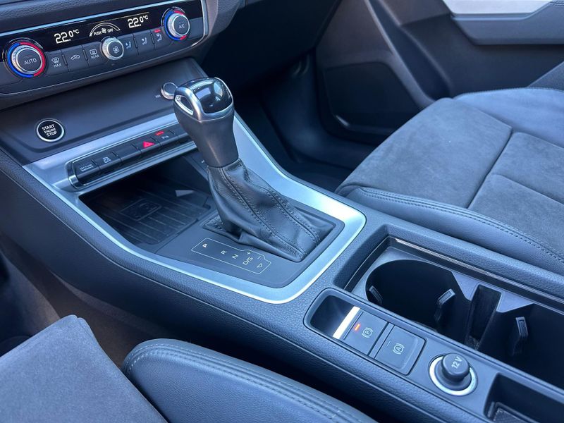 Audi Q3 Black S Line 1.4 TFSI S-tronic 2021/2021 CONCEPT MOTORS PASSO FUNDO / Carros no Vale