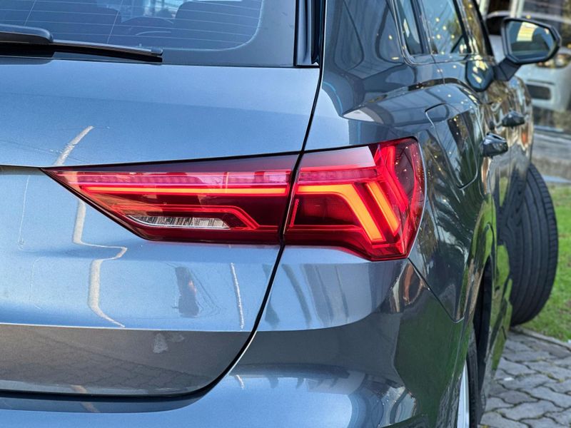 Audi Q3 Black S Line 1.4 TFSI S-tronic 2021/2021 CONCEPT MOTORS PASSO FUNDO / Carros no Vale