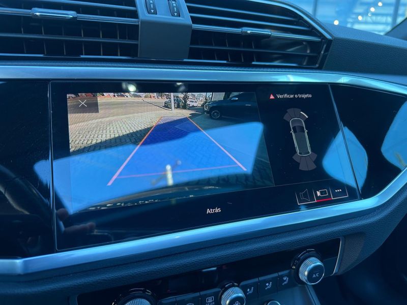 Audi Q3 Black S Line 1.4 TFSI S-tronic 2021/2021 CONCEPT MOTORS PASSO FUNDO / Carros no Vale