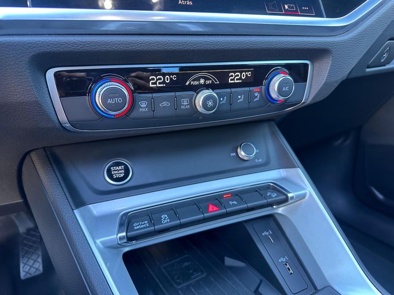 Audi Q3 Black S Line 1.4 TFSI S-tronic 2021/2021 CONCEPT MOTORS PASSO FUNDO / Carros no Vale