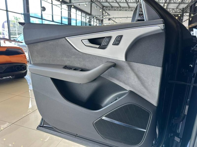 Audi Q8 Perf.Black 3.0 TFSI Quat S-tr. 2023/2023 CONCEPT MOTORS PASSO FUNDO / Carros no Vale Audi Q8 Perf.Black 3.0 TFSI Quat S-tr. 2023/2023 CONCEPT MOTORS PASSO FUNDO / Carros no Vale