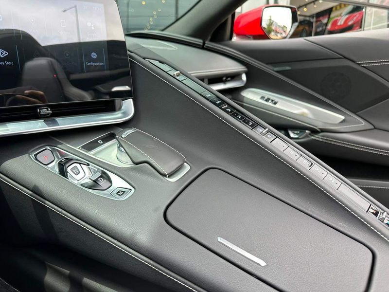 Chevrolet Corvette STINGRAY 6.2 V8 LT1 CONVERSIVEL AUTOMÃTICO 2024/2024 CONCEPT MOTORS PASSO FUNDO / Carros no Vale