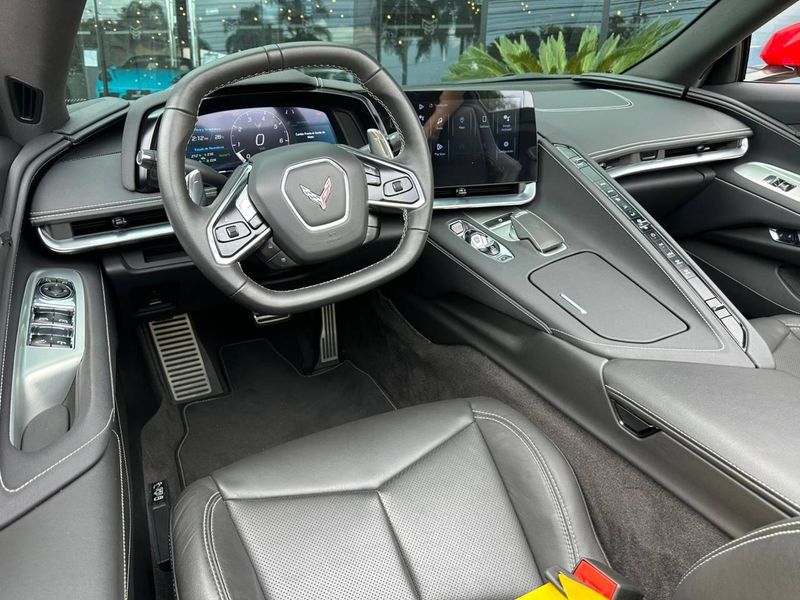 Chevrolet Corvette STINGRAY 6.2 V8 LT1 CONVERSIVEL AUTOMÃTICO 2024/2024 CONCEPT MOTORS PASSO FUNDO / Carros no Vale