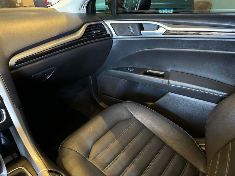 Ford Fusion 2.5L I-VCT Flex Aut. 2015/2016 CONCEPT MOTORS PASSO FUNDO / Carros no Vale Ford Fusion 2.5L I-VCT Flex Aut. 2015/2016 CONCEPT MOTORS PASSO FUNDO / Carros no Vale