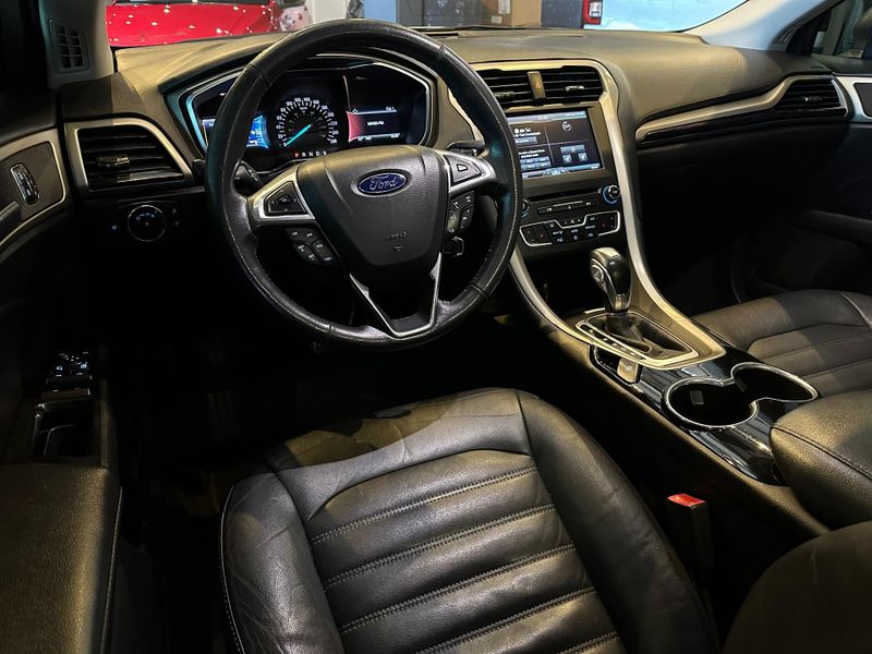 Ford Fusion 2.5L I-VCT Flex Aut. 2015/2016 CONCEPT MOTORS PASSO FUNDO / Carros no Vale Ford Fusion 2.5L I-VCT Flex Aut. 2015/2016 CONCEPT MOTORS PASSO FUNDO / Carros no Vale