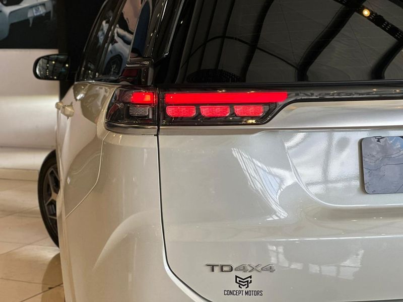 Jeep Commander Overl TD380 2.0 4×4 Die Aut. 2022/2023 CONCEPT MOTORS PASSO FUNDO / Carros no Vale