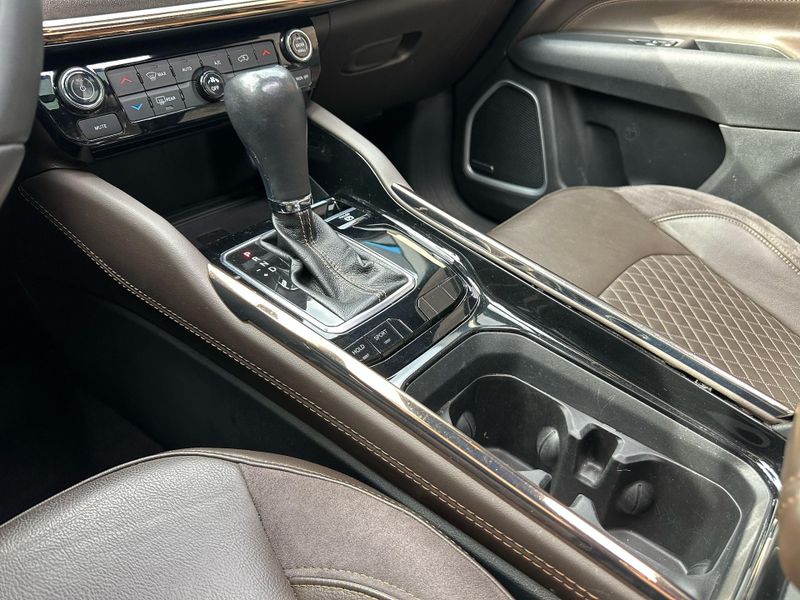 Jeep Commander Overland T270 1.3 TB Flex Aut. 2021/2022 CONCEPT MOTORS PASSO FUNDO / Carros no Vale