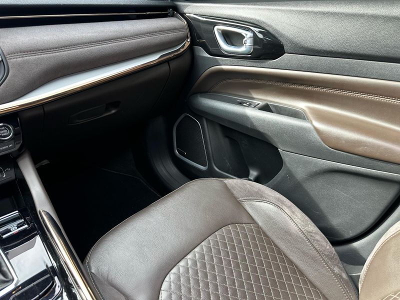 Jeep Commander Overland T270 1.3 TB Flex Aut. 2021/2022 CONCEPT MOTORS PASSO FUNDO / Carros no Vale