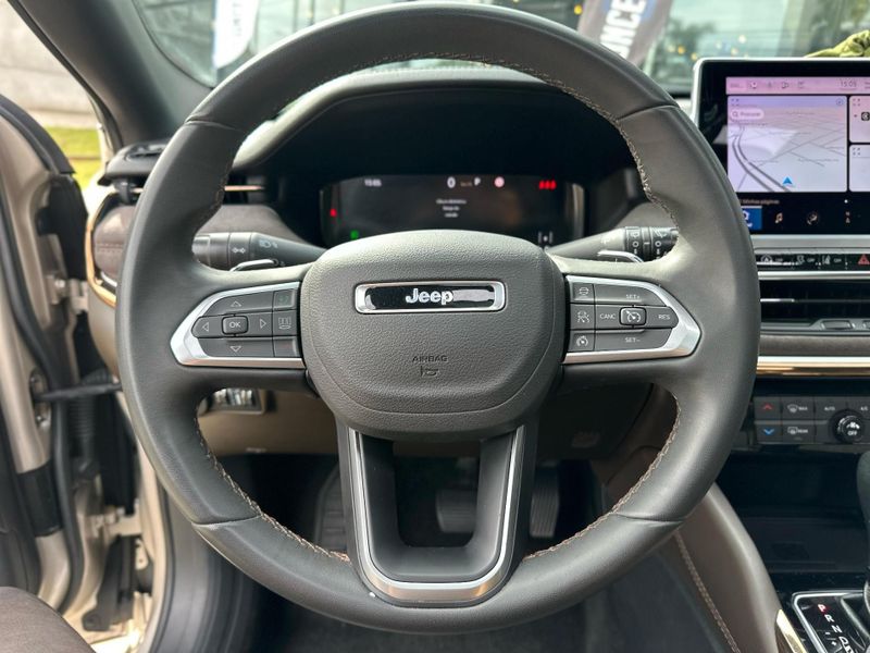 Jeep Commander Overland T270 1.3 TB Flex Aut. 2021/2022 CONCEPT MOTORS PASSO FUNDO / Carros no Vale