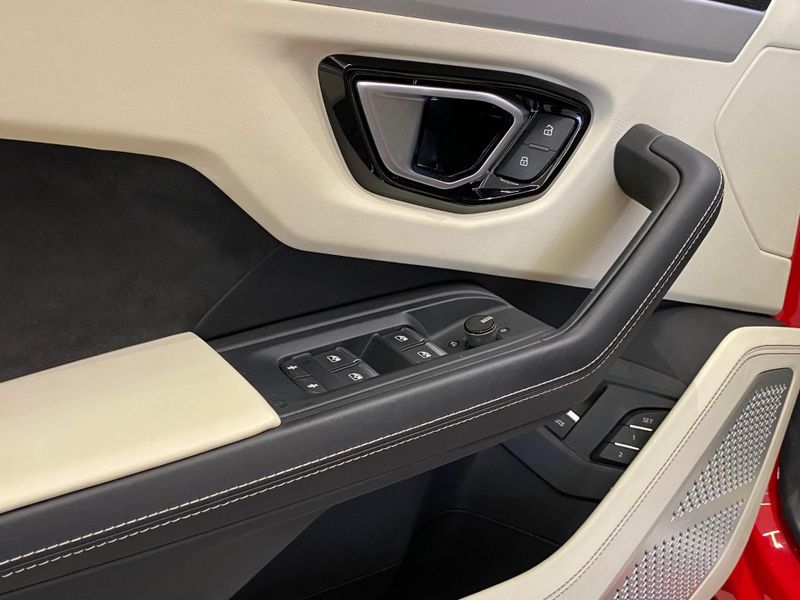 Lamborghini Urus 650cv 4.0 V8 BI-TB 2019/2019 CONCEPT MOTORS PASSO FUNDO / Carros no Vale