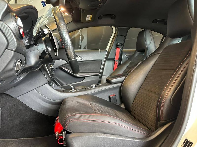 Mercedes-Benz Classe A 45 AMG 4MATIC 2.0 Turbo Aut. 2015/2015 CONCEPT MOTORS PASSO FUNDO / Carros no Vale